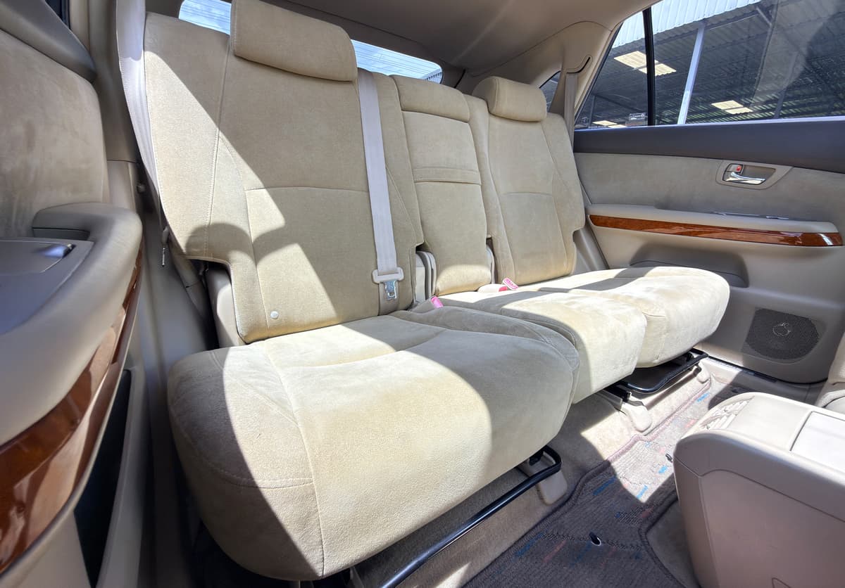 2005 Toyota Harrier Alcantra Version image-8