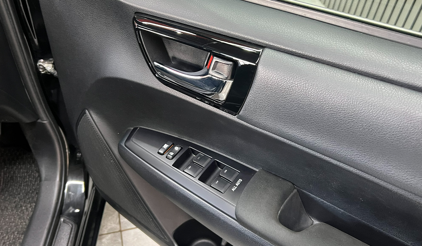 2018 Toyota Corolla Fielder Hybrid image-12