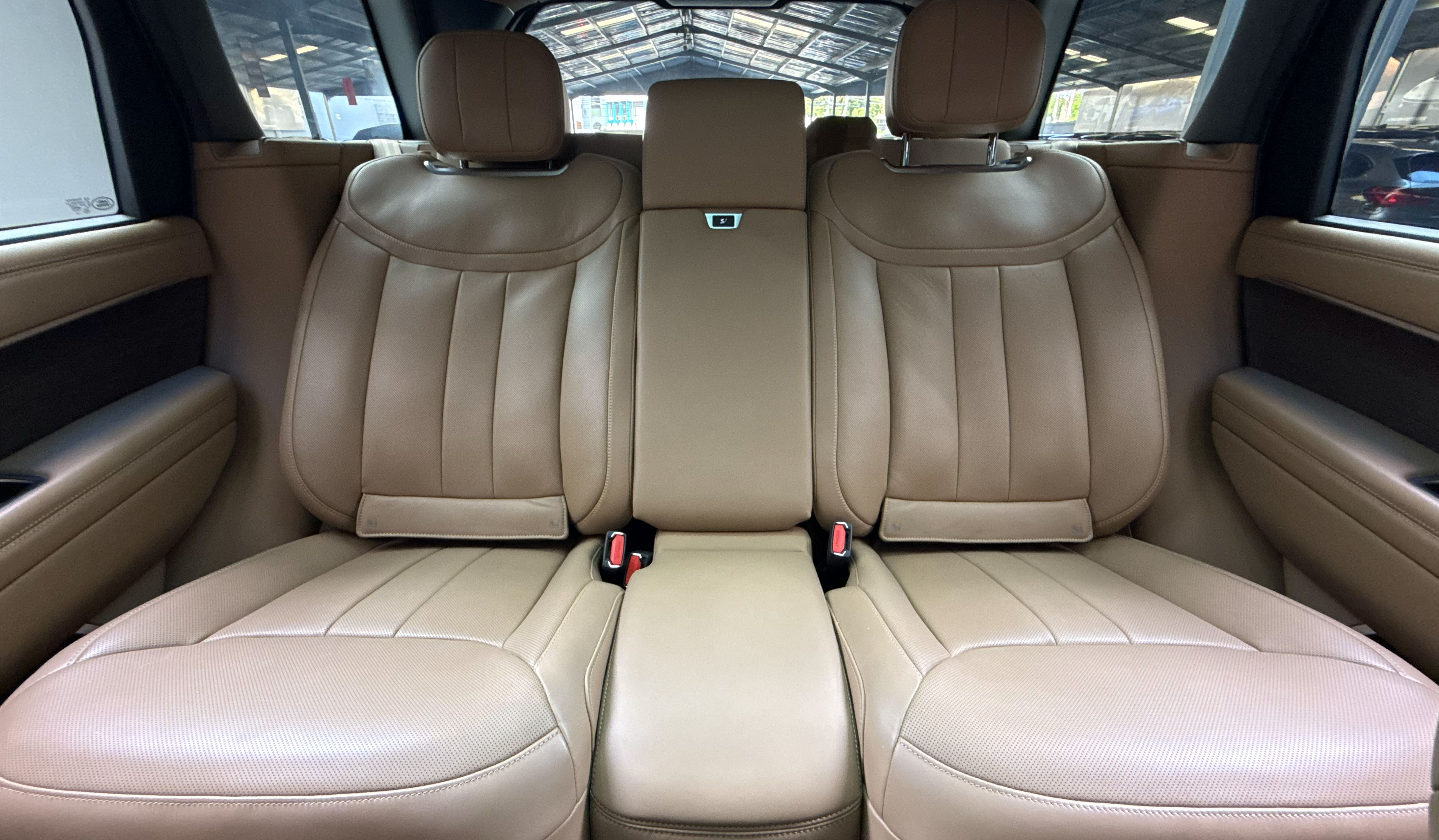 2023 Land Rover Range Rover AUTOBIOGRAPHY D300 image-8