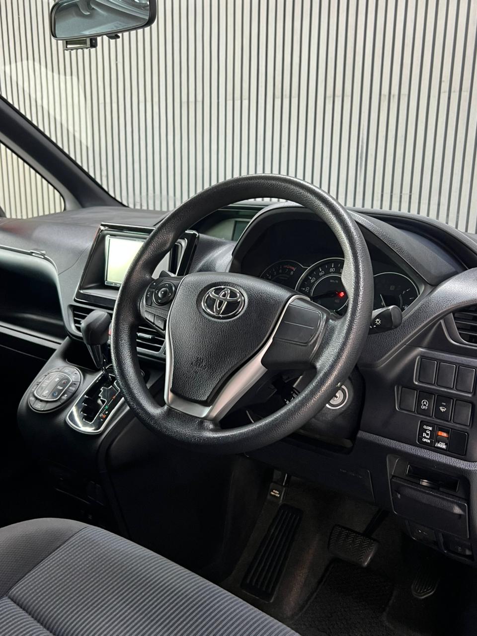 2019 Toyota Voxy X 4WD image-8
