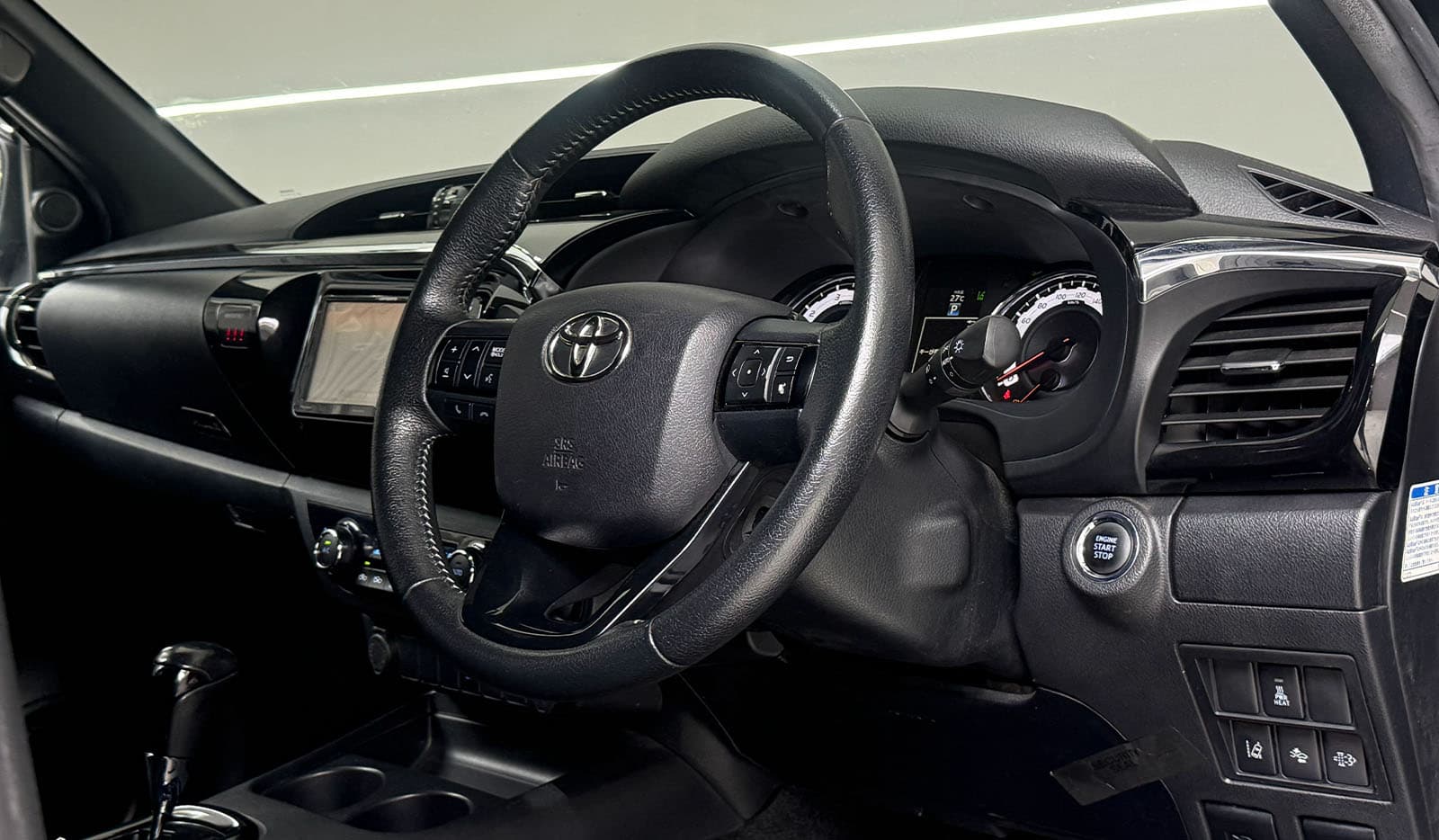 2019 Toyota Hilux Z Black Rally Edition image-8