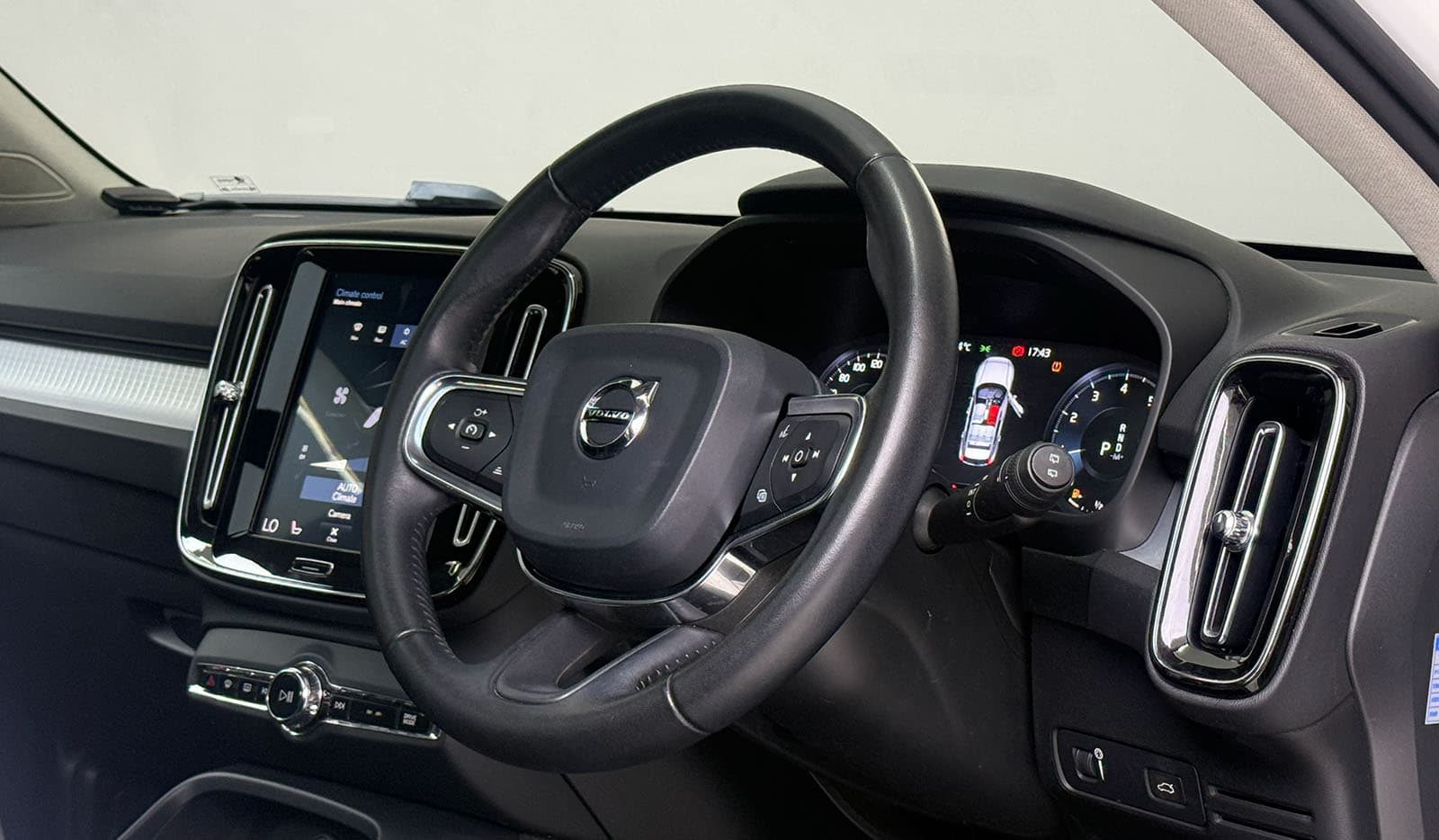 2019 Volvo XC 40 T4 MOMENTUM image-8