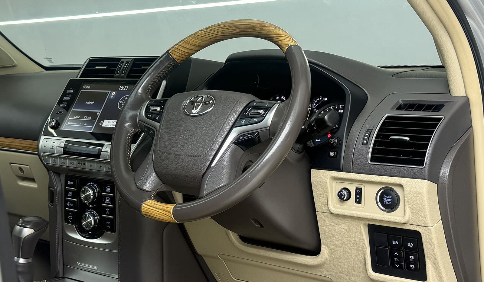2022 Toyota Land Cruiser Prado VXL image-8