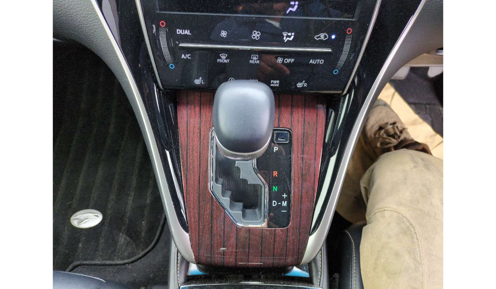 2014 Toyota Harrier image-8