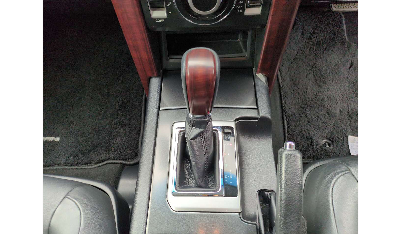 2017 Toyota Land Cruiser Prado image-8