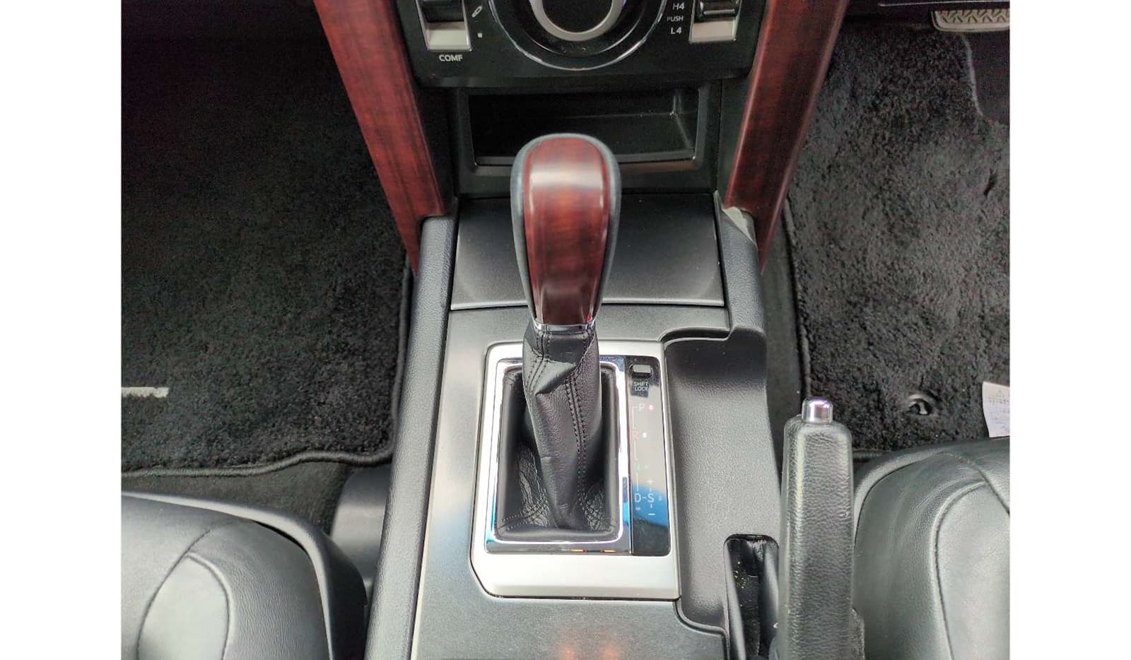 2017 Toyota Land Cruiser Prado image-8