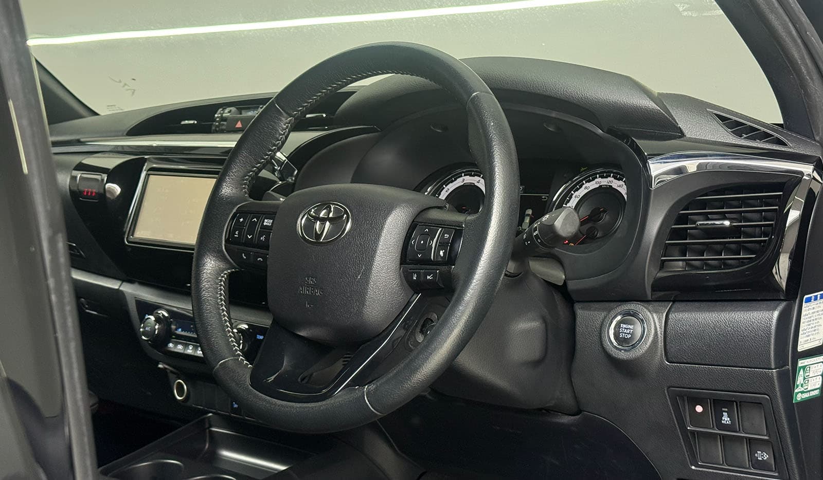 2020 Toyota Hilux Z Black Rally Edition image-8