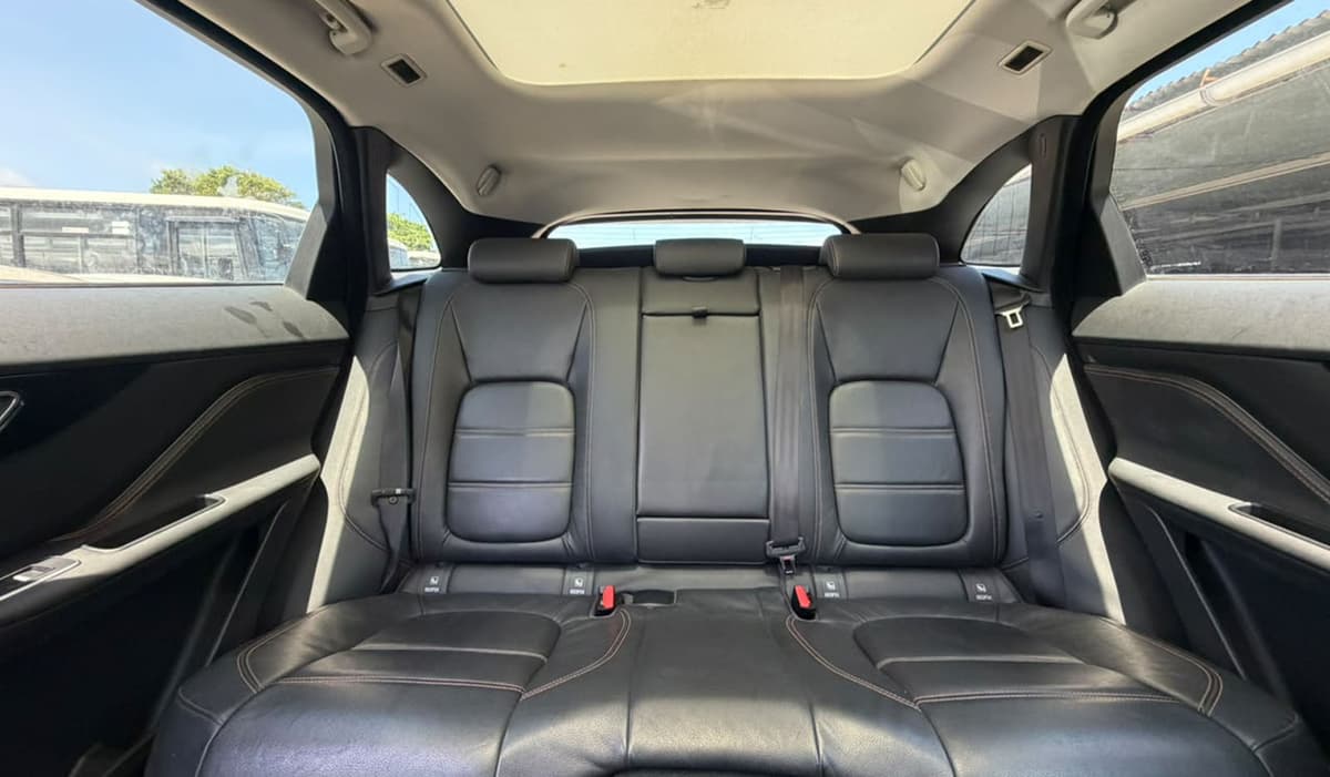 2016 Jaguar F Pace Prestige image-8