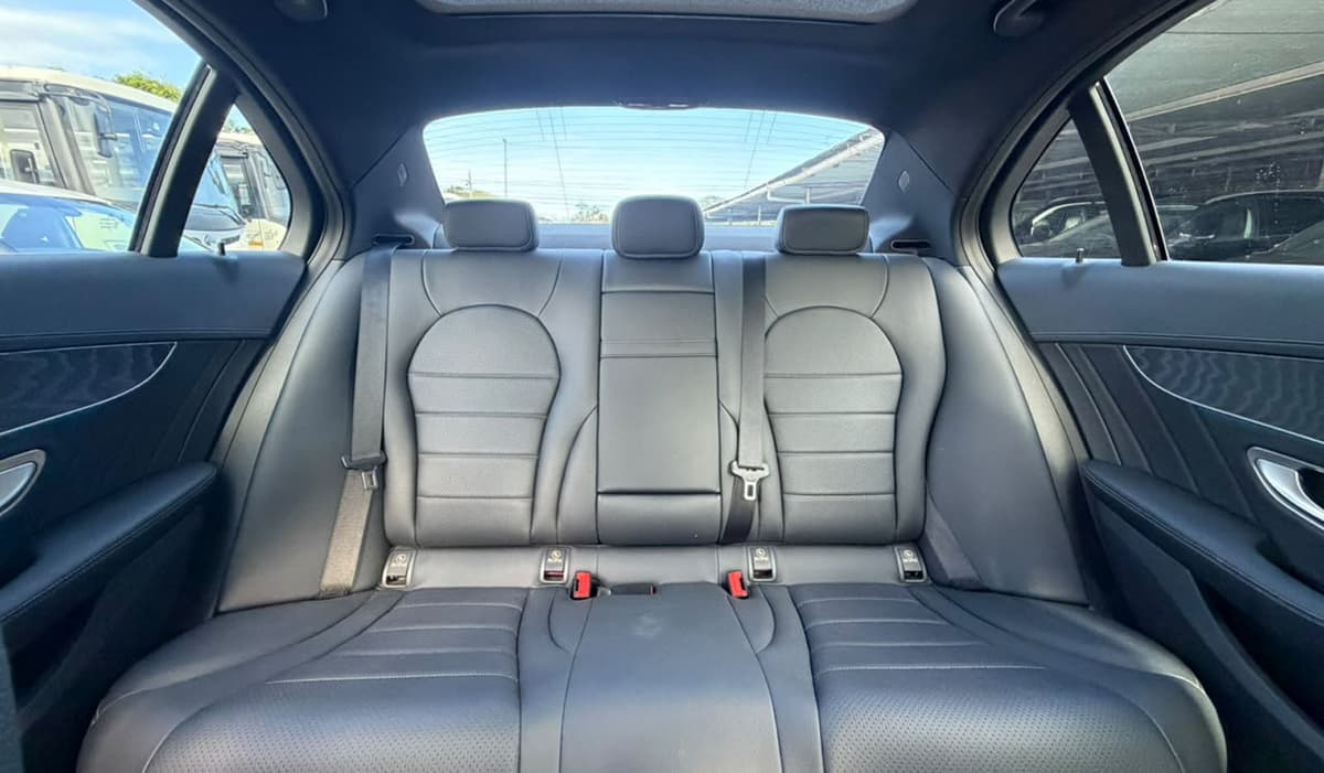 2018 Mercedes-Benz C-Class AMG Line C200 image-8