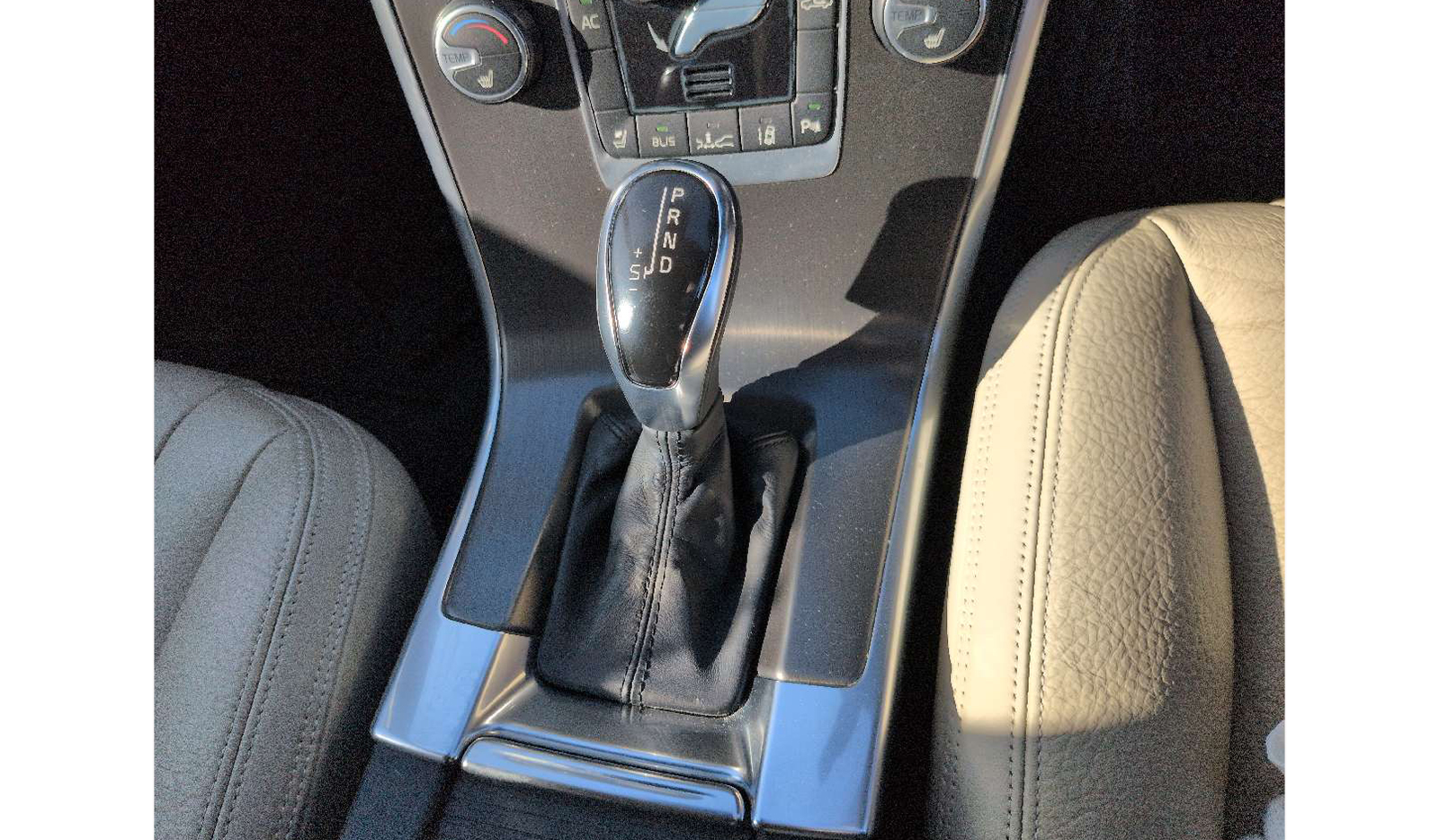 2013 Volvo XC60 image-8