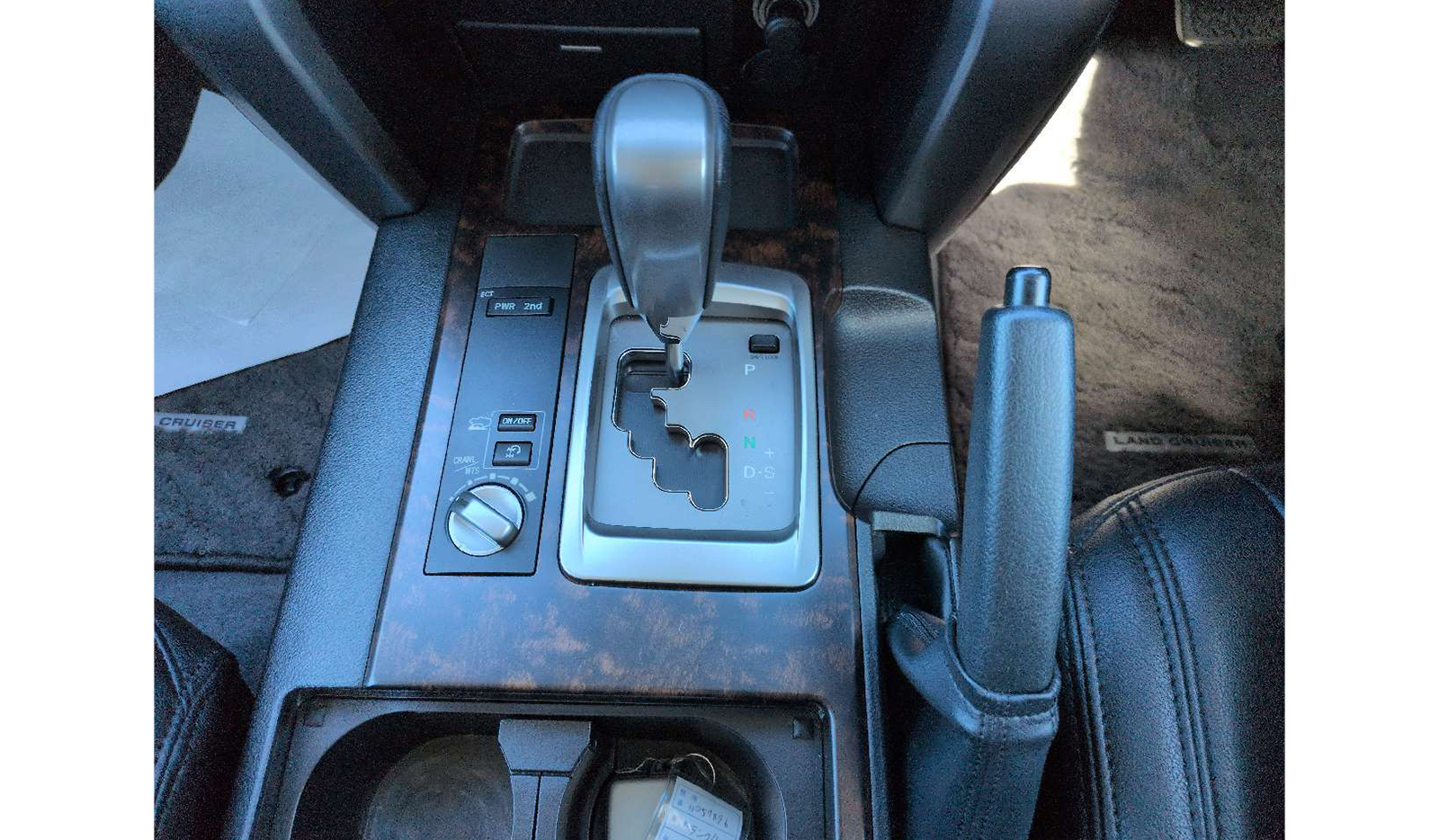 2013 Toyota Land Cruiser V8 image-8