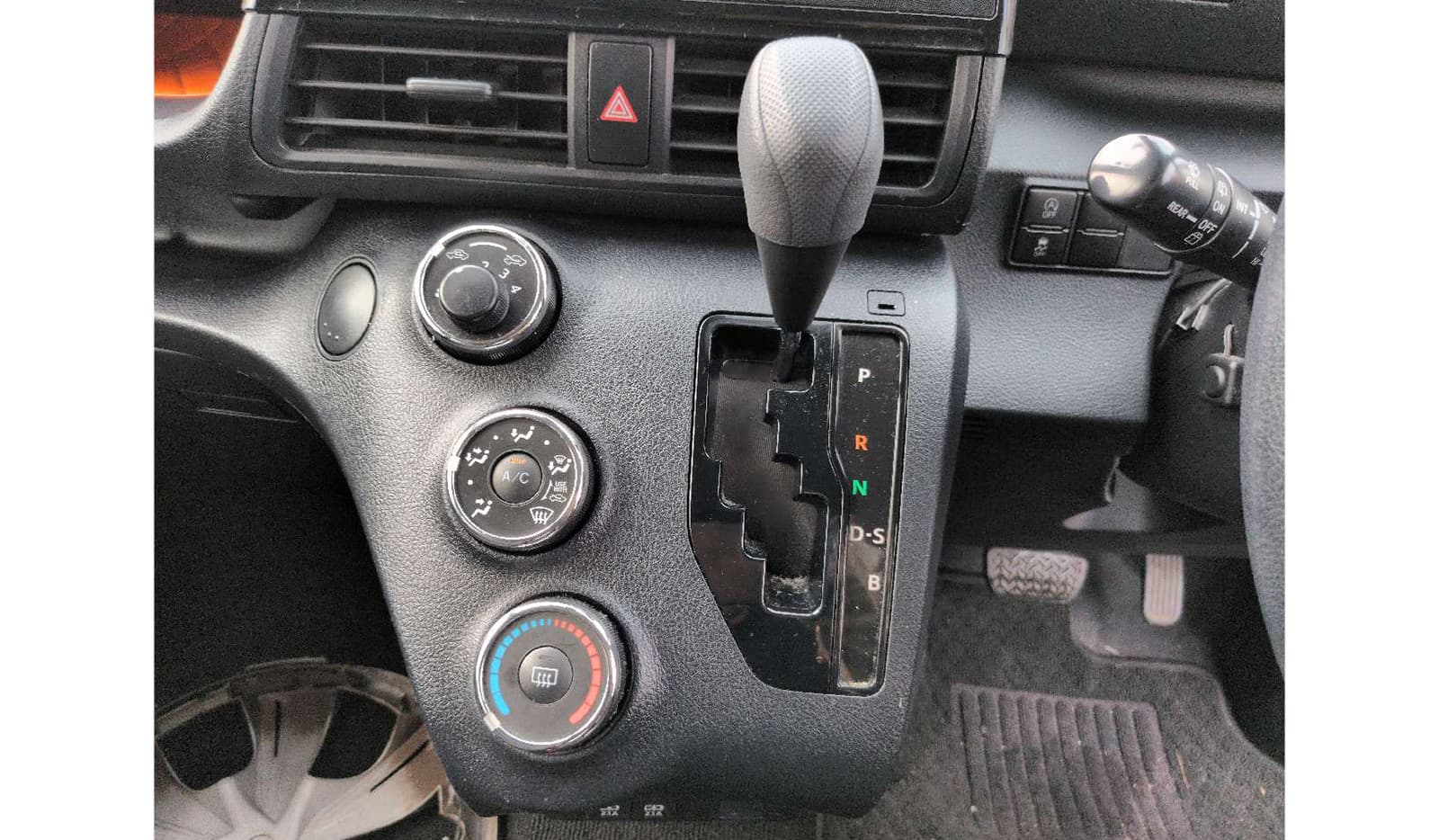 2019 Toyota Sienta image-8