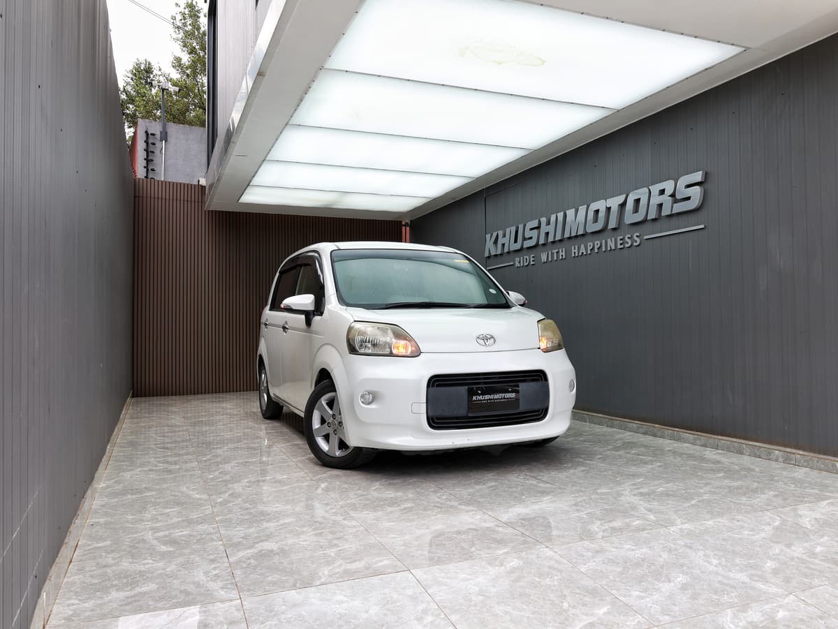 2012 Toyota Porte G image-1