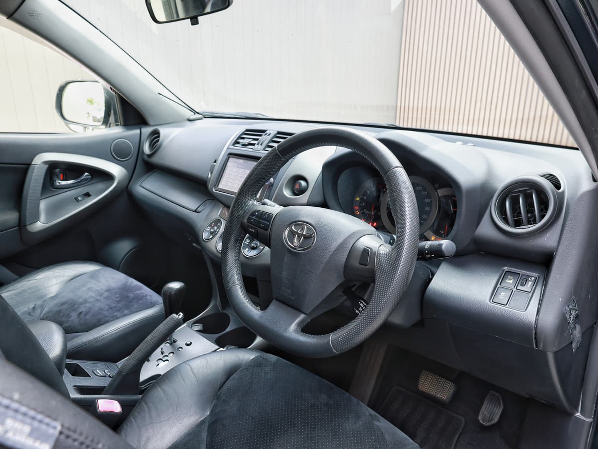 2013 Toyota Vanguard 240S G package image-8