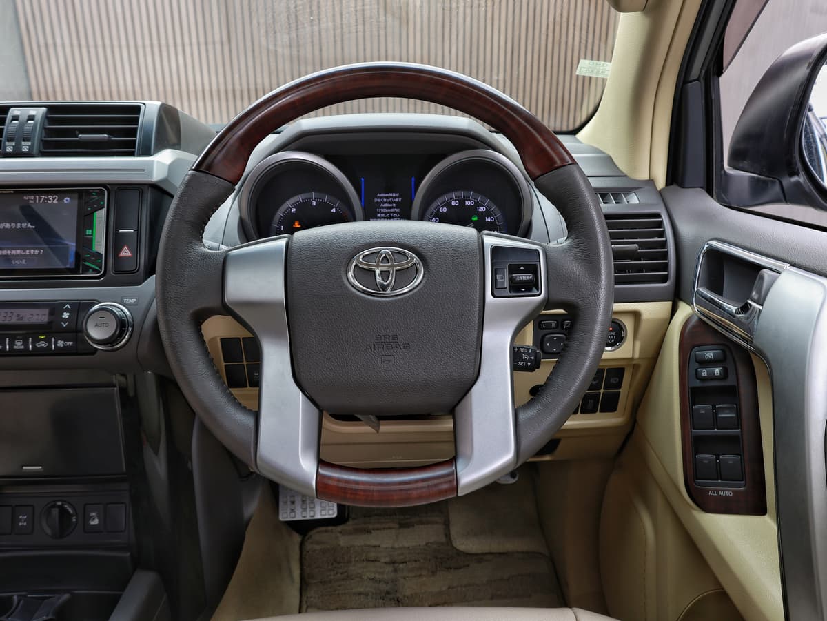 2017 Toyota Land Cruiser Prado TX image-9