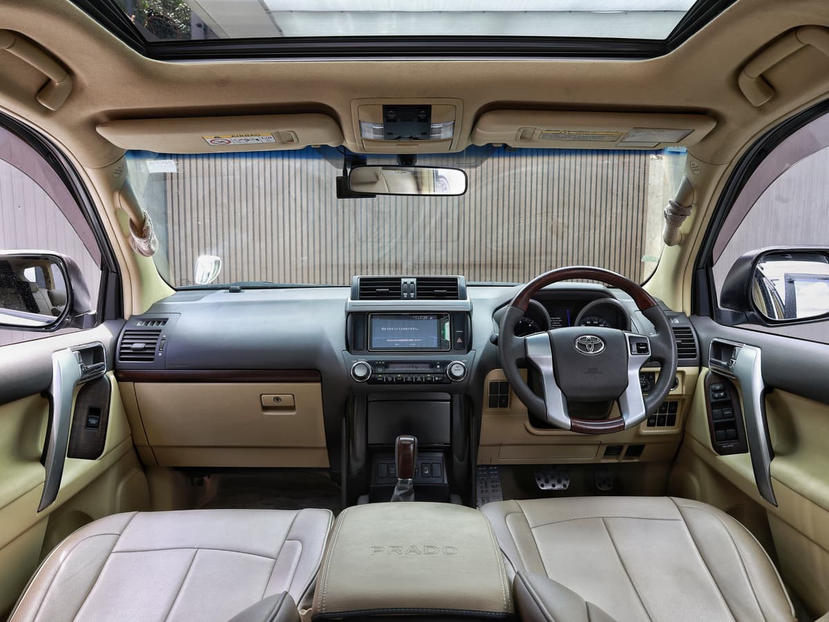 2017 Toyota Land Cruiser Prado TX image-7
