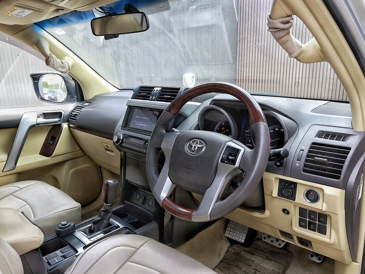 2017 Toyota Land Cruiser Prado TX image-8