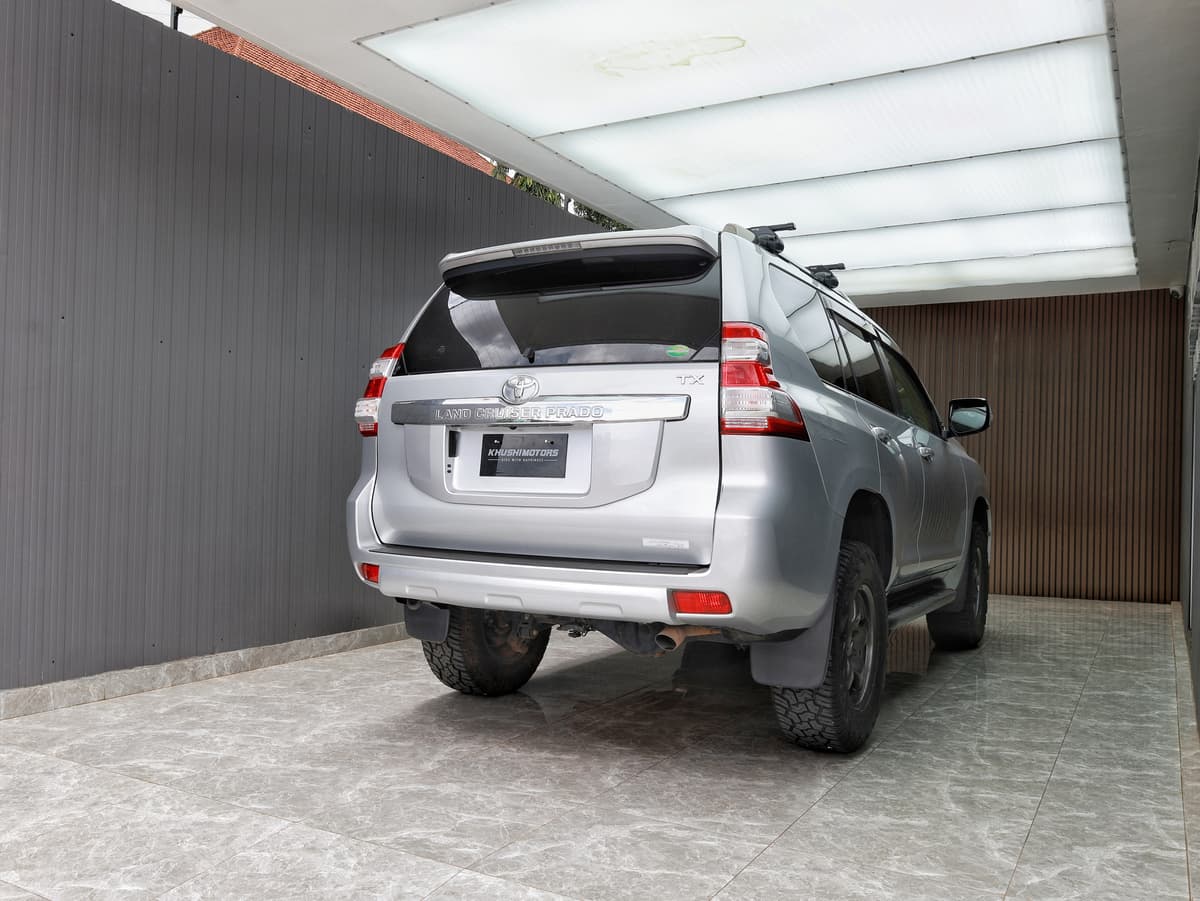 2017 Toyota Land Cruiser Prado TX image-6