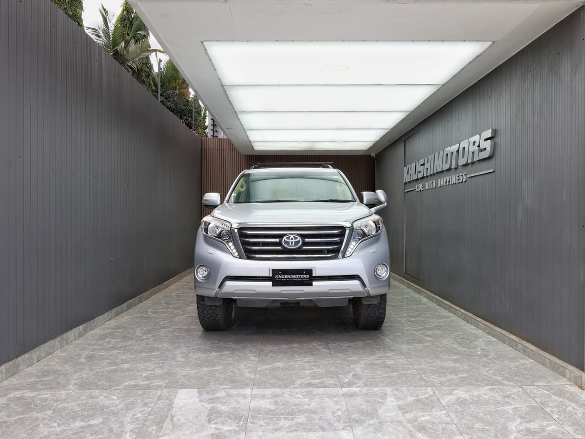 2017 Toyota Land Cruiser Prado TX image-2