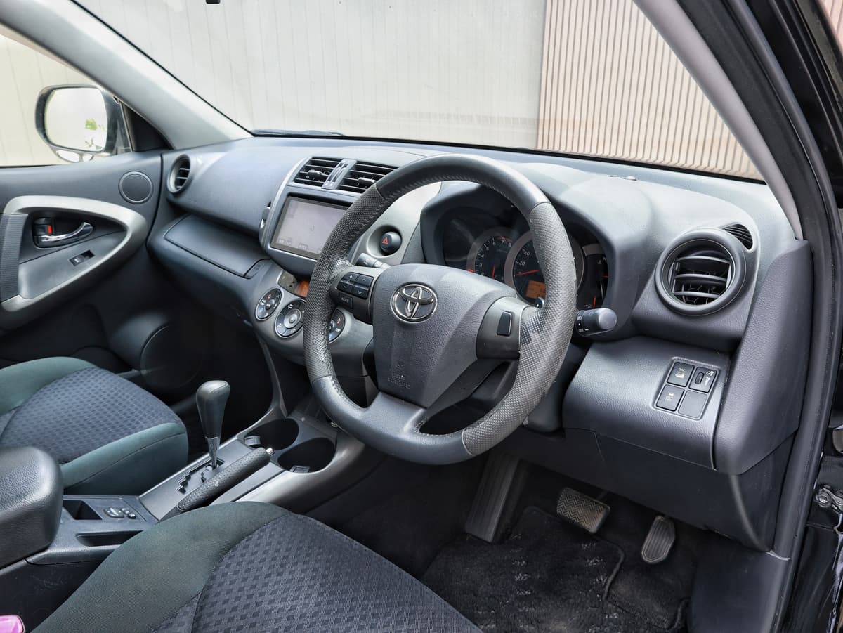 2013 Toyota Vanguard 240S image-8