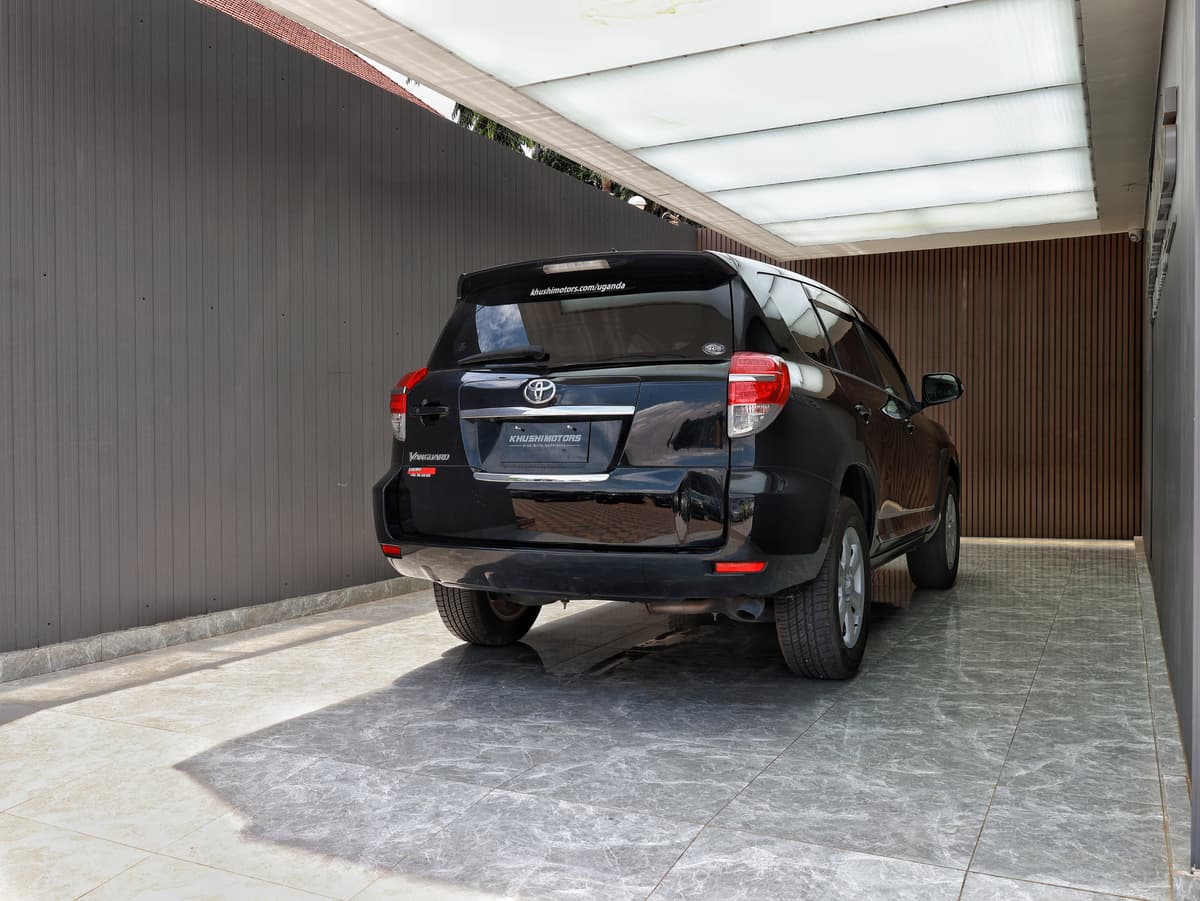 2013 Toyota Vanguard 240S image-6