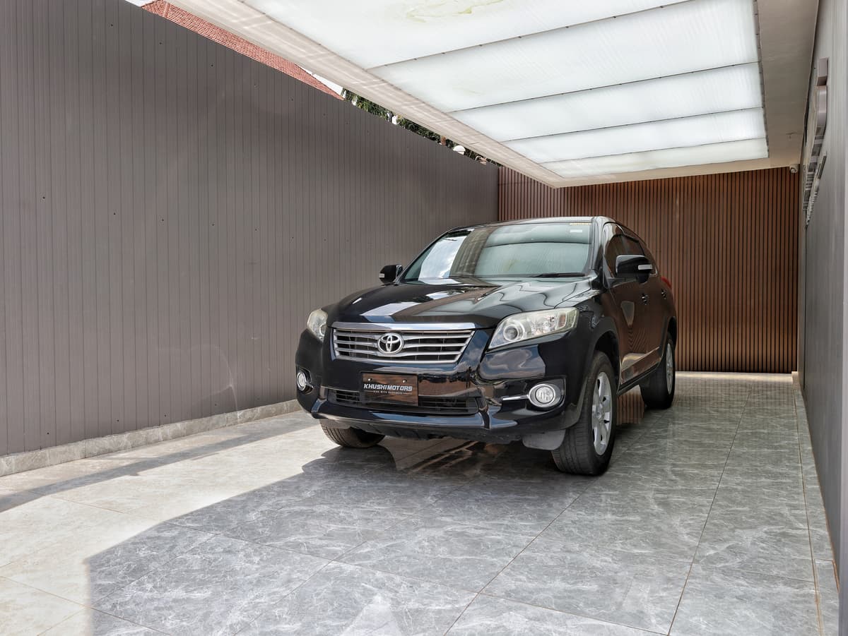 2013 Toyota Vanguard 240S image-3