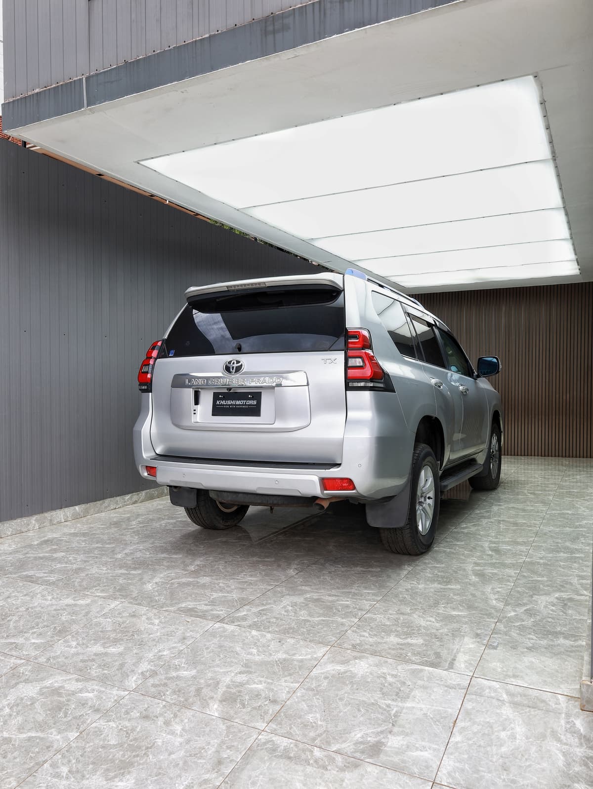 2017 Toyota Land Cruiser Prado TX image-6