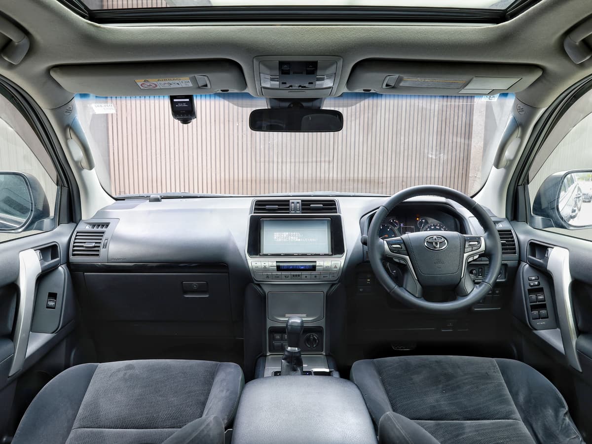 2017 Toyota Land Cruiser Prado TX image-7
