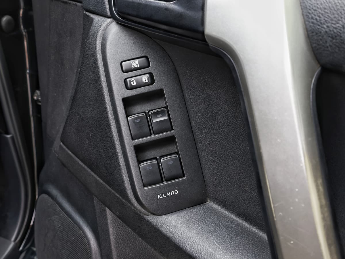 2017 Toyota Land Cruiser Prado TX image-10