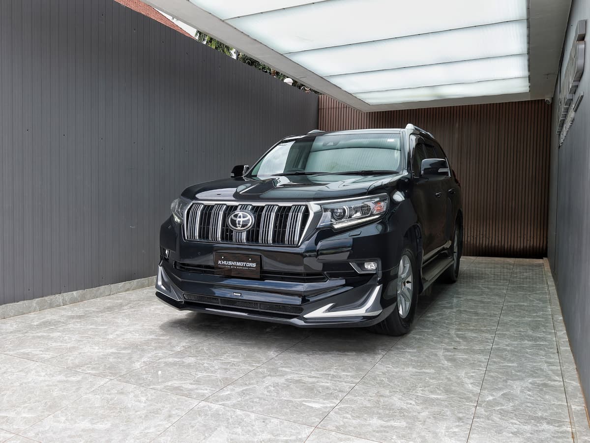 2017 Toyota Land Cruiser Prado TX image-3