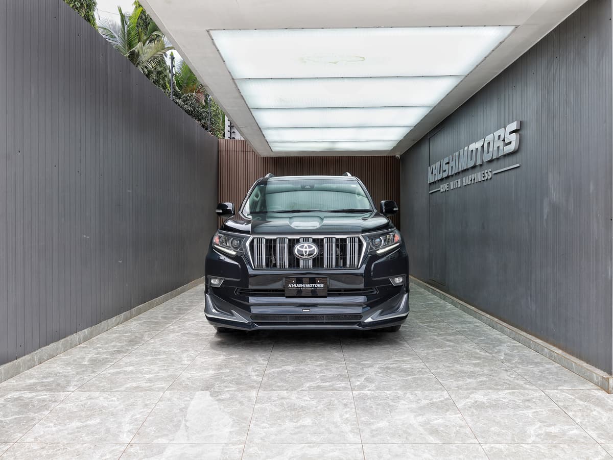 2017 Toyota Land Cruiser Prado TX image-2