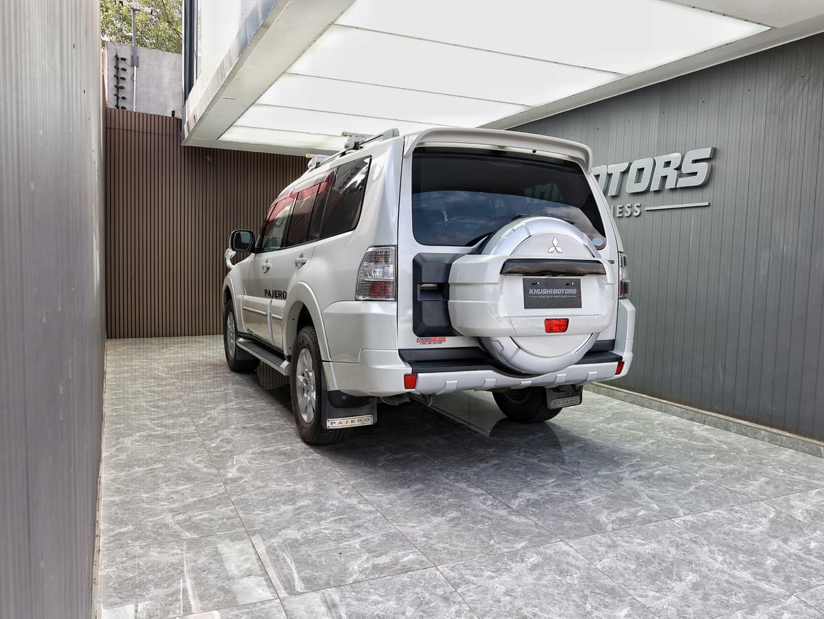 2013 Mitsubishi Pajero Long Exceed image-4