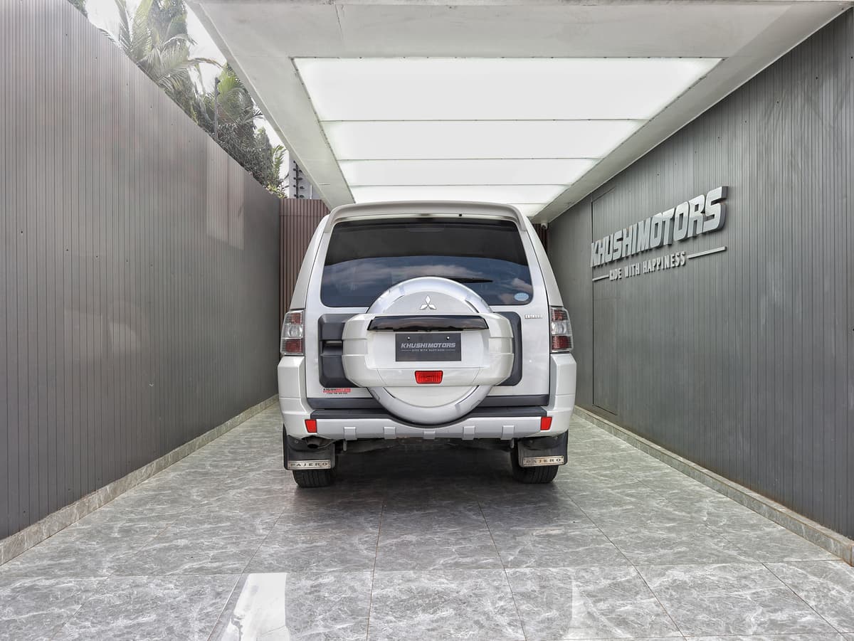 2013 Mitsubishi Pajero Long Exceed image-5