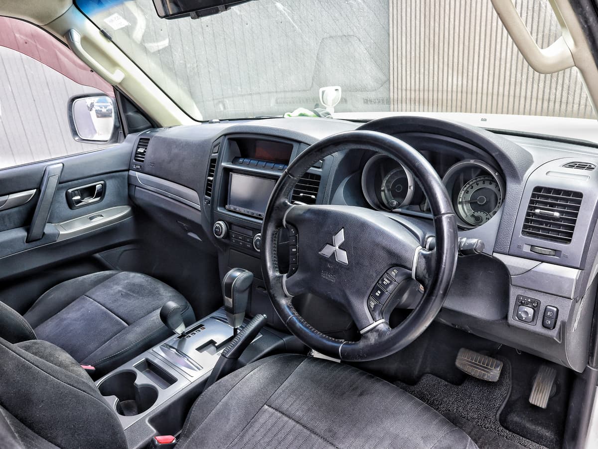 2013 Mitsubishi Pajero Long Exceed image-8