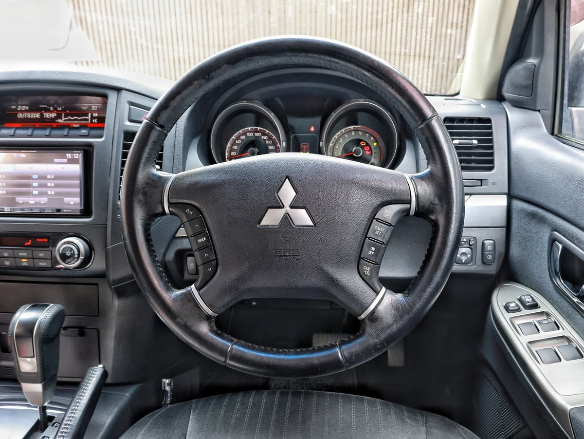 2013 Mitsubishi Pajero Long Exceed image-9