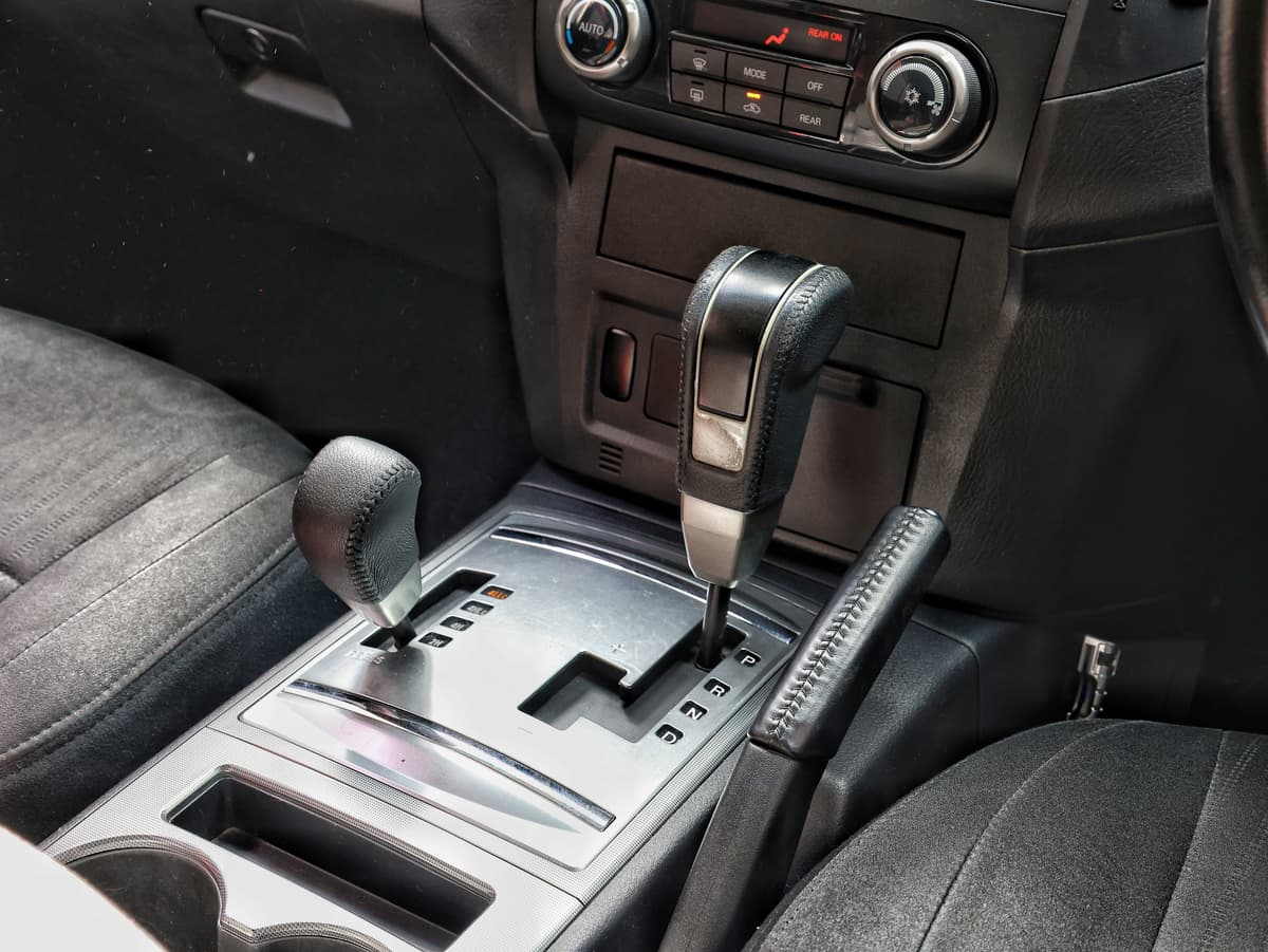 2013 Mitsubishi Pajero Long Exceed image-10