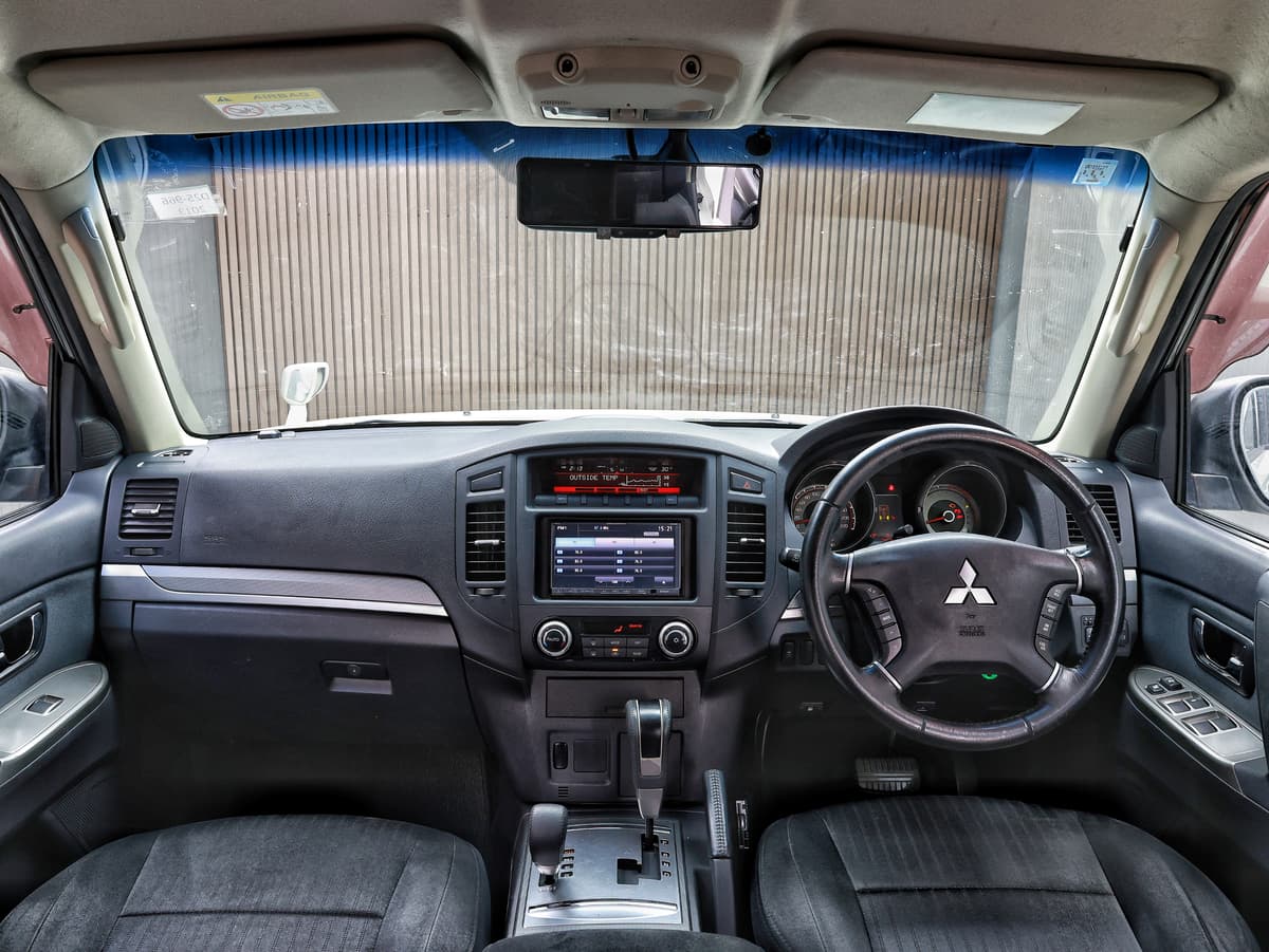 2013 Mitsubishi Pajero Long Exceed image-7