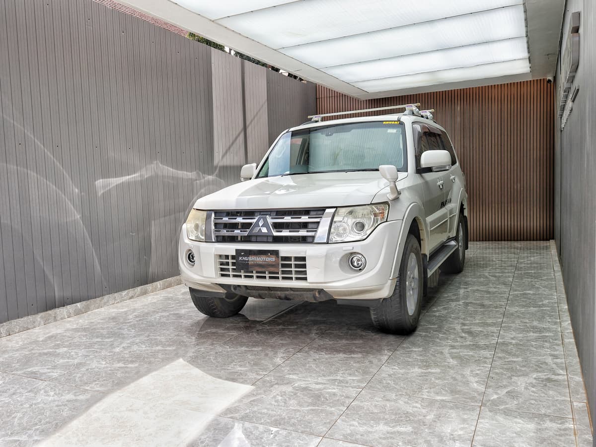 2013 Mitsubishi Pajero Long Exceed image-3