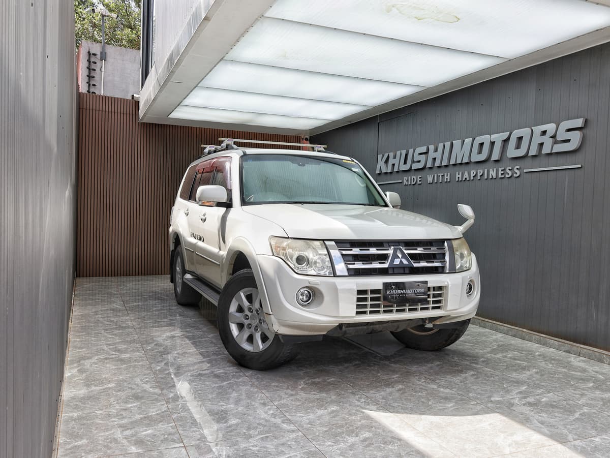 2013 Mitsubishi Pajero Long Exceed image-1