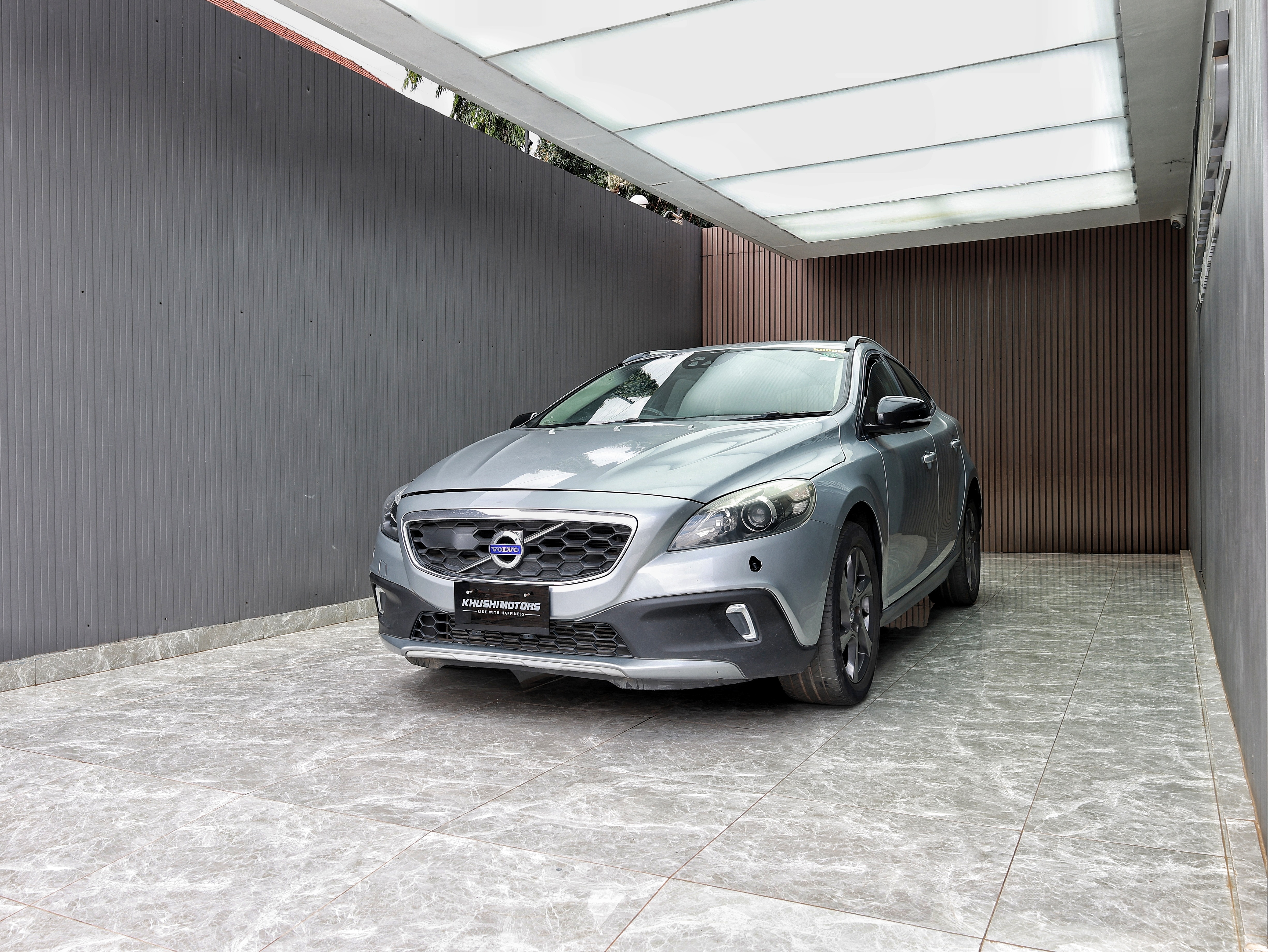 2013 Volvo V40 Cross Country image-3