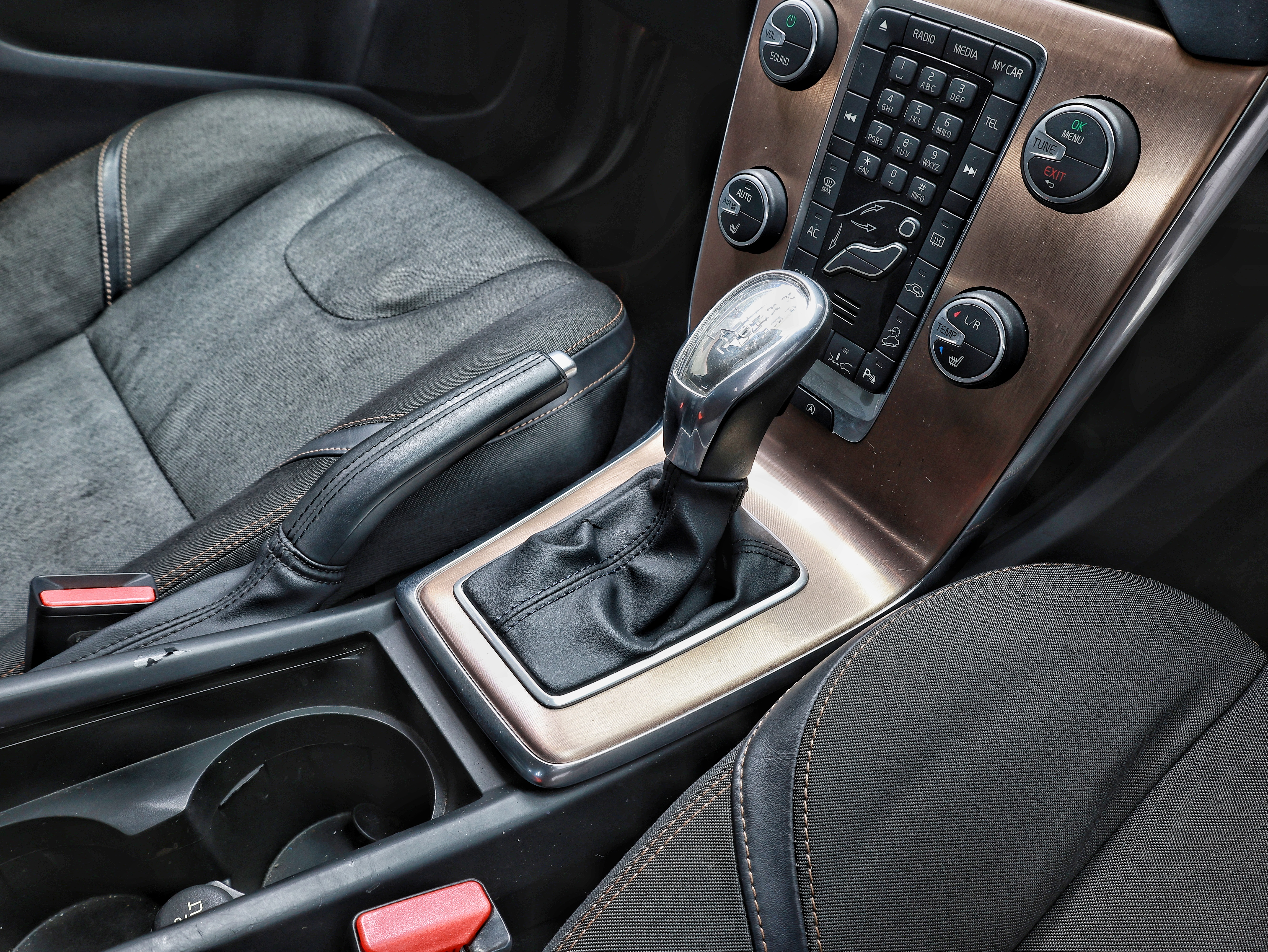 2013 Volvo V40 Cross Country image-10