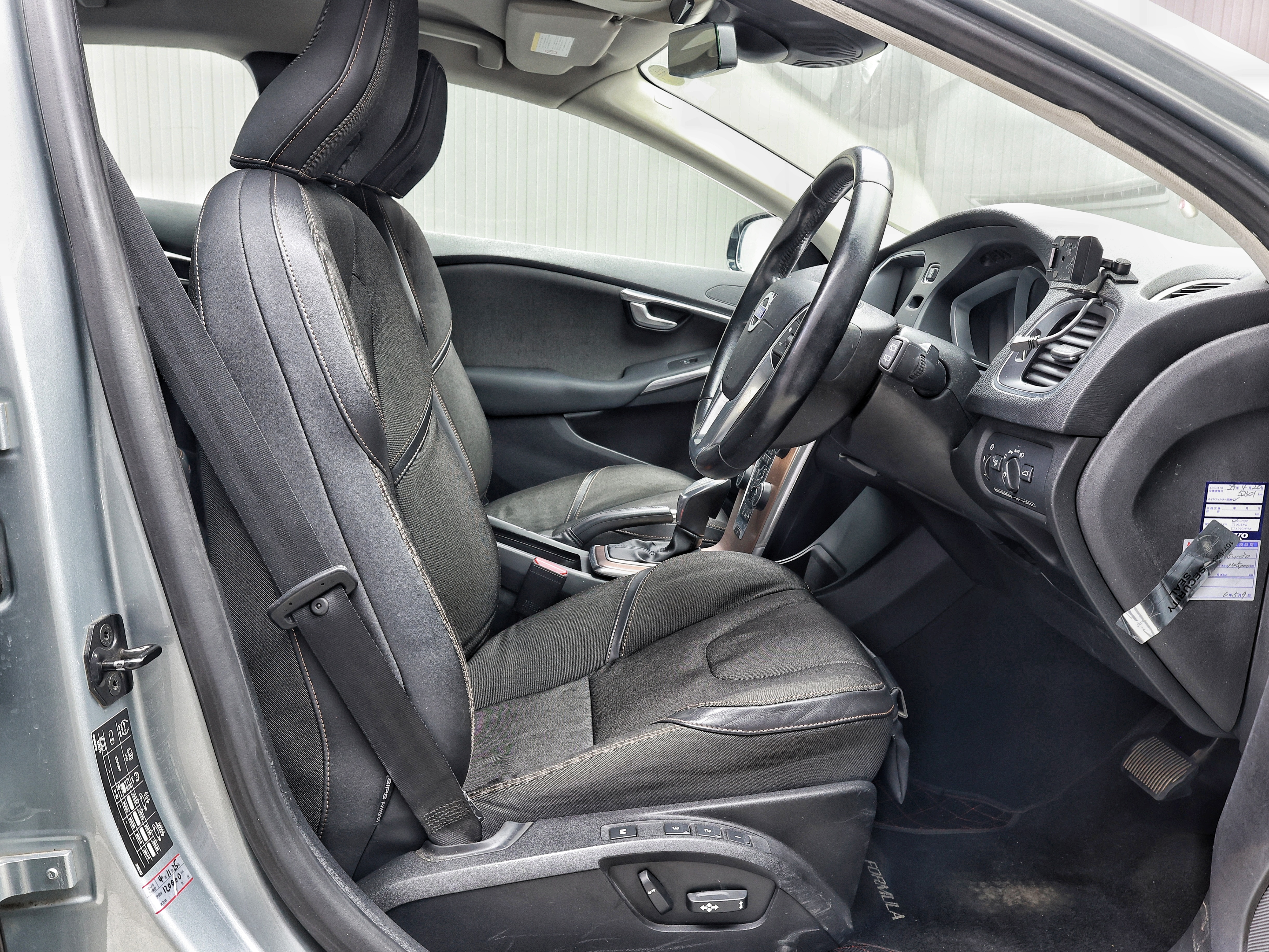 2013 Volvo V40 Cross Country image-12