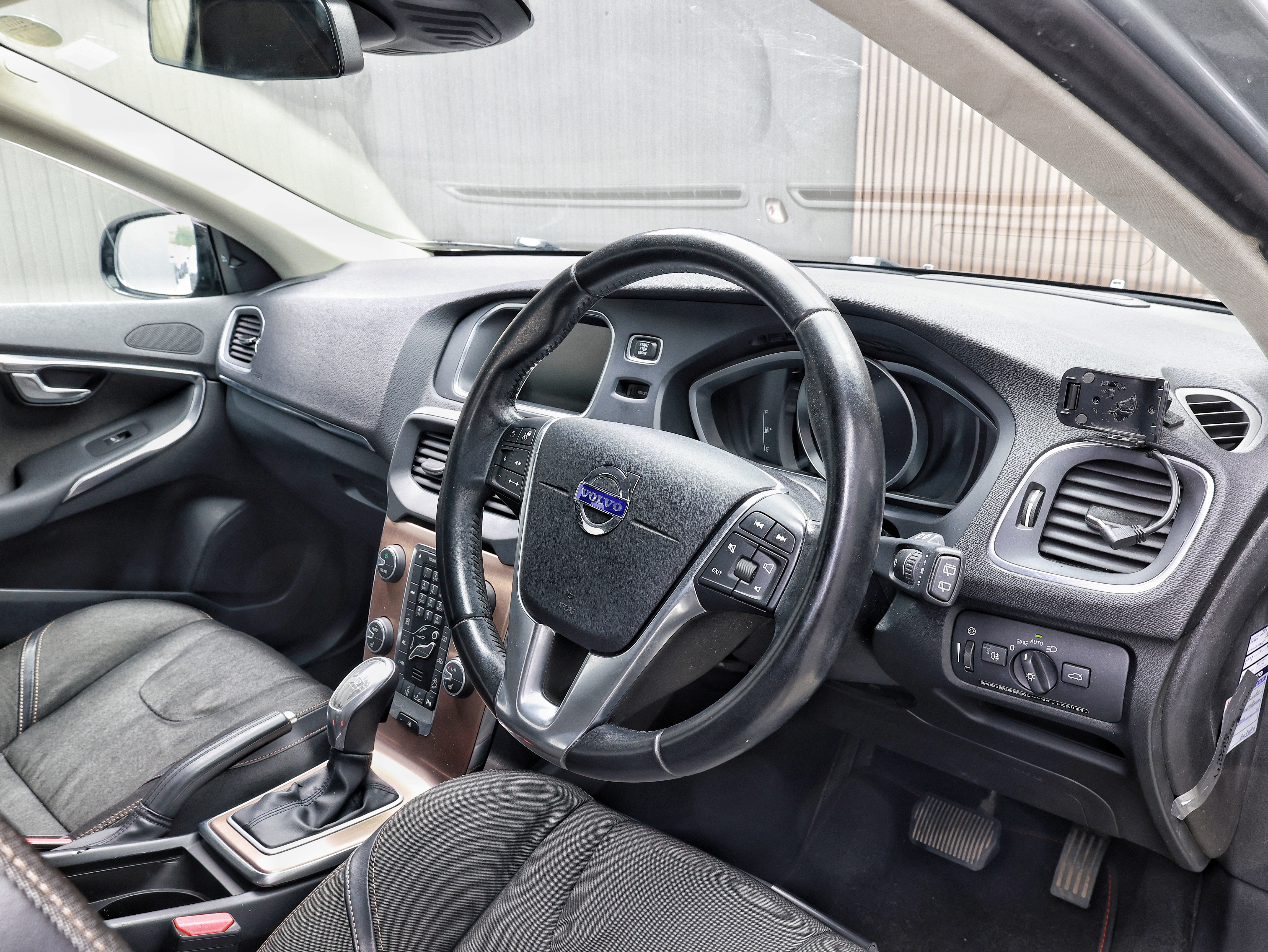 2013 Volvo V40 Cross Country image-8