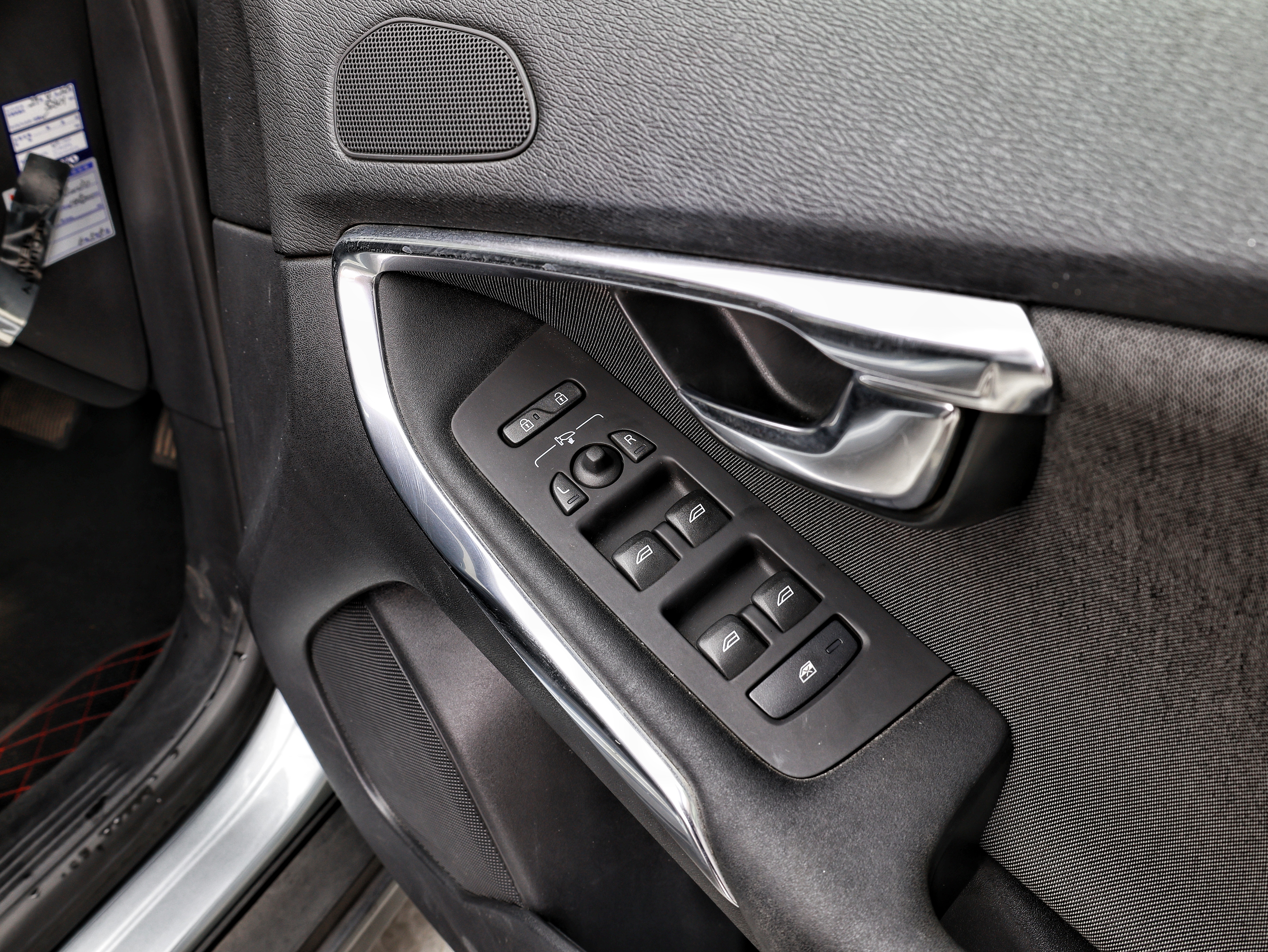 2013 Volvo V40 Cross Country image-11