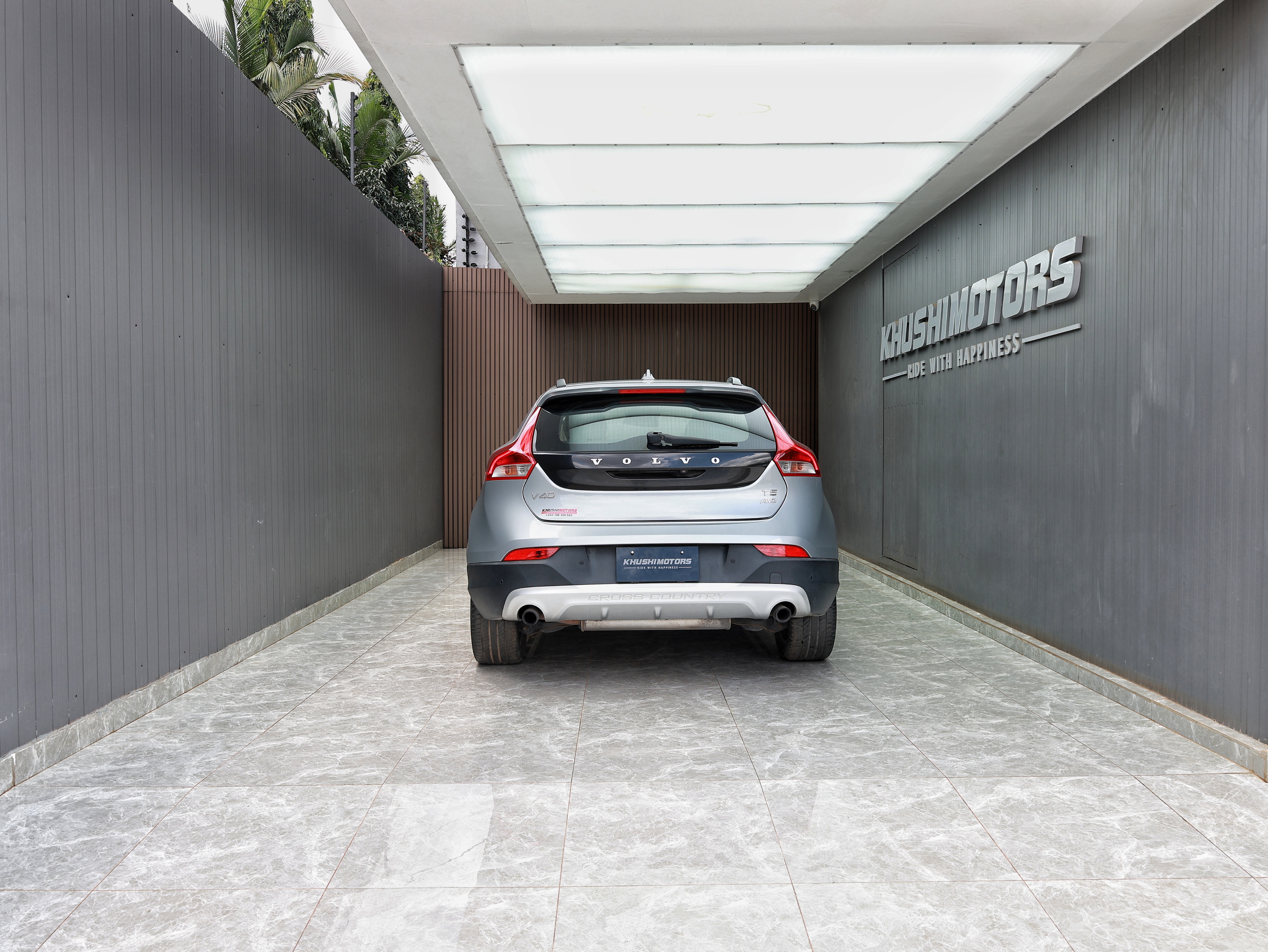 2013 Volvo V40 Cross Country image-5