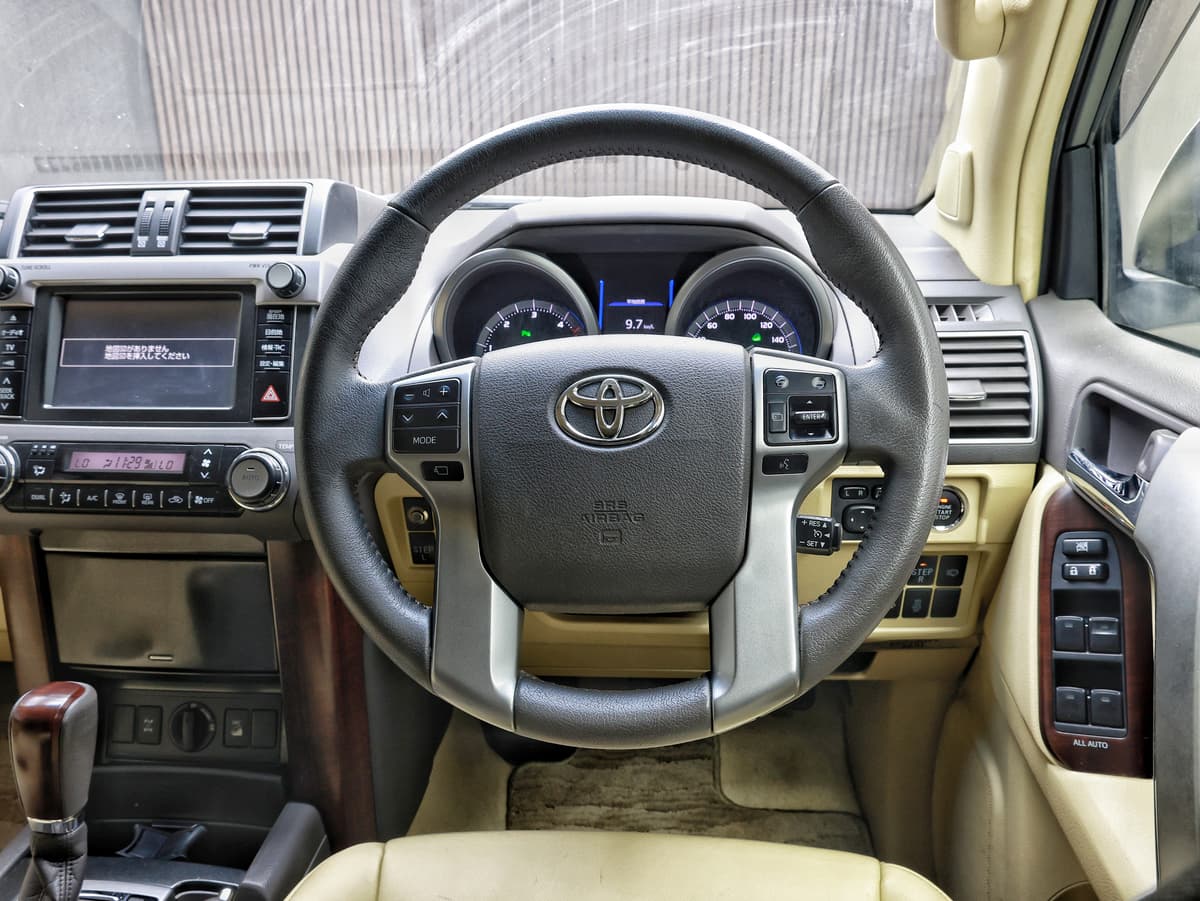 2017 Toyota Land Cruiser Prado TX-L package image-9