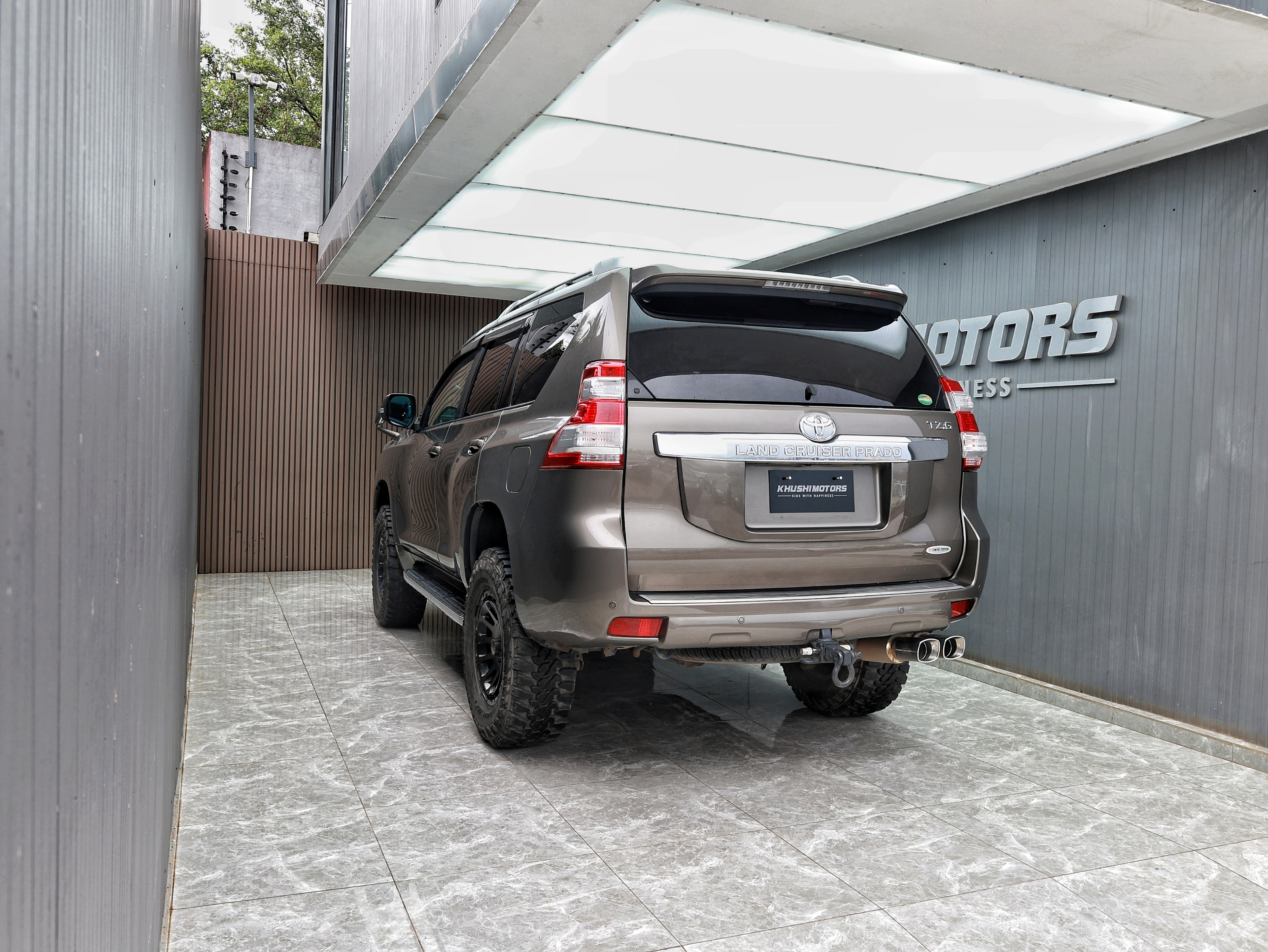 2017 Toyota Land Cruiser Prado TZ-G image-4