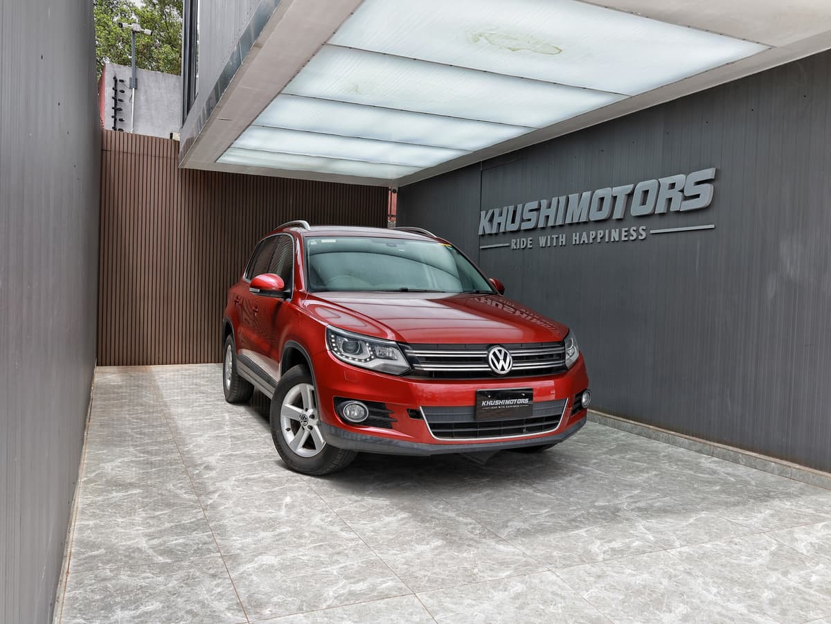 2012 Volkswagen Tiguan Sports & Style image-1