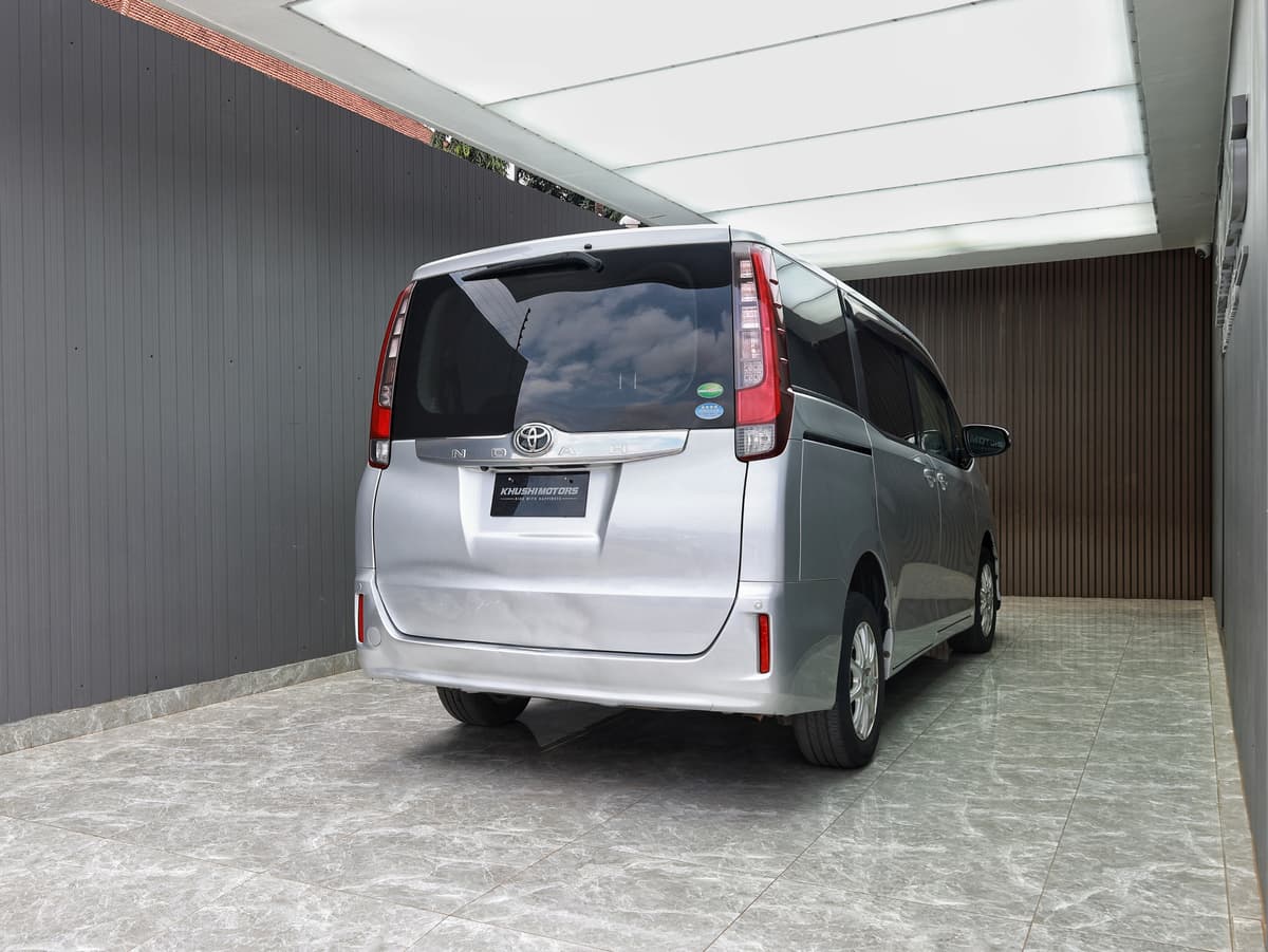 2017 Toyota Noah X image-6