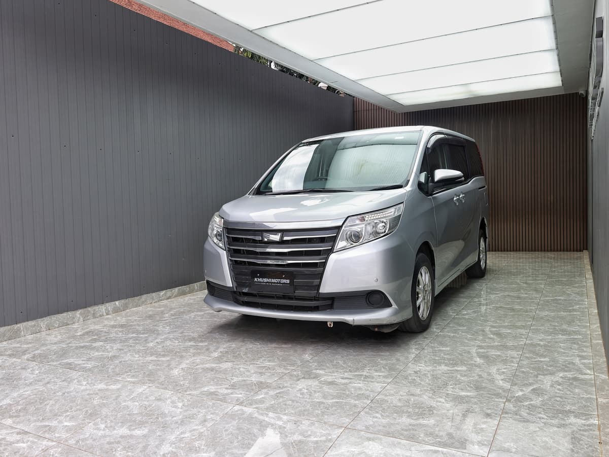 2017 Toyota Noah X image-3